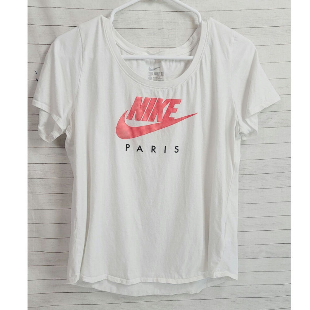 NIKE PARIS SCOOP NECK ATHLETIC TEE IN WHITE/ORANGE LOGO, SZ XL